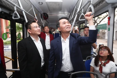 Vận tải công cộng Hà Nội: Đưa tiêu chí phục vụ văn minh vào hồ sơ mời thầu