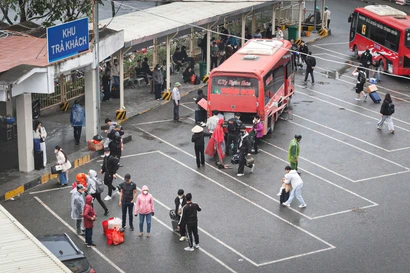 Xe khách 'thừa ghế' ngày cuối nghỉ Tết 