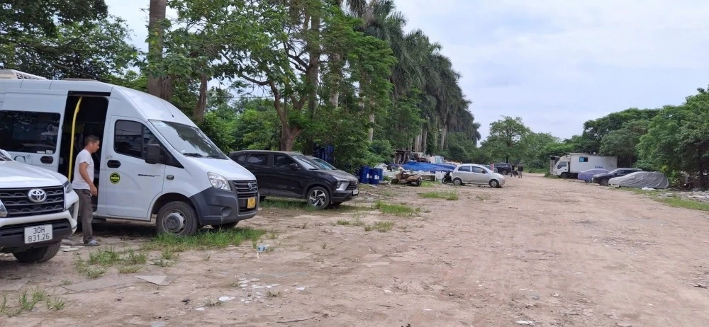 Phường Vĩnh Hưng: 56 điểm trông giữ xe, chỉ 2 bãi có phép, hàng chục bãi tự phát gây ùn tắc