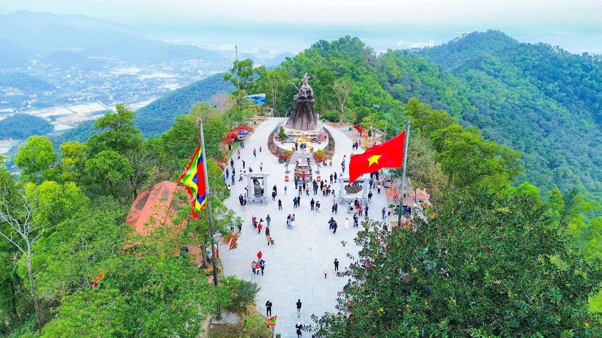 Đêm Linh Thiêng - Hào Khí Thánh Gióng 2026: Ca Sĩ Đức Phúc Biểu Diễn, Thu Hút 10.000 Người