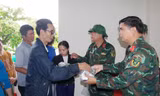 Giúp người dân bị mất nhà do mưa lũ có chỗ ở trước Tết Nguyên đán 2026 