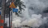 Ô tô 5 chỗ cháy trơ khung