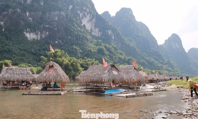 Mục sở thị bè tre du lịch sông Bôi xứ Mường