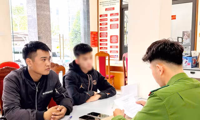 Triệu tập hai thanh niên bị phản ánh giả danh công an, dùng bình xịt hơi cay đe dọa người dân