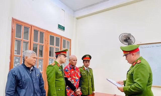 Bắt đối tượng điều khiển xe máy che biển số, đánh võng, cắt ngang đầu nhiều phương tiện