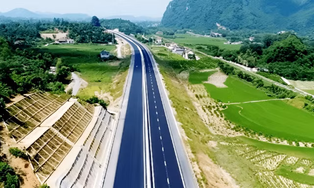 Chốt hạn giải phóng mặt bằng cao tốc Hòa Bình - Mộc Châu 
