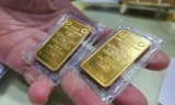 Giá vàng miếng SJC vẫn neo cao ở mốc 121,5 triệu đồng/lượng.