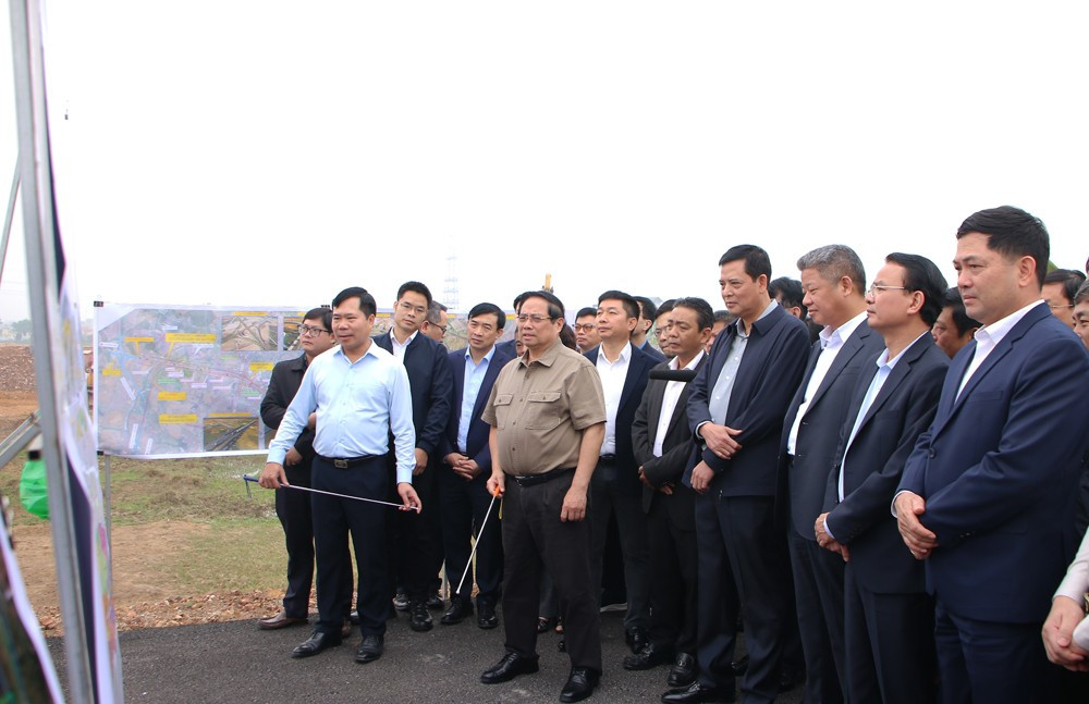 Thủ tướng Phạm Minh Chính kiểm tra dự án sân bay Gia Bình