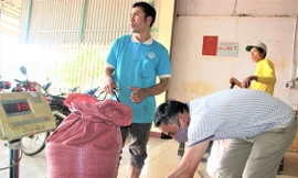 Kỳ lạ, nông dân mua lại hồ tiêu của đại lý đầu cơ giữa lúc giá nhảy múa