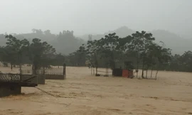 Hà Tĩnh: Mưa lũ chia cắt nhiều tuyến đường, hàng ngàn học sinh phải nghỉ học