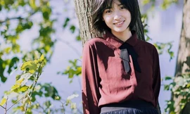 Phải đi thật xa rồi em mới thấy hoa đang nở rực rỡ ở ngay trước hiên nhà mình đấy thôi