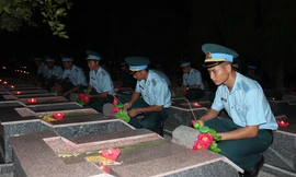 Hơn 1.000 đoàn viên, thanh niên Nha Trang thắp nến tri ân các anh hùng liệt sĩ