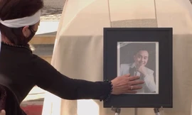 Vợ khóc nấc hát ‘Em ở đâu’ tiễn biệt Chí Tài