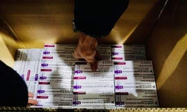 Đỏ mắt tìm nguồn vắc xin COVID-19