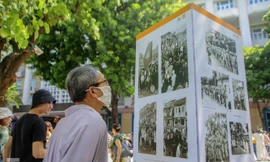 Ngắm nhìn 'Hà Nội xưa' bên hồ Hoàn Kiếm 