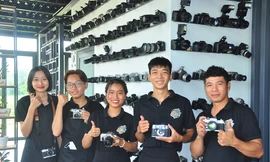 Lóa mắt với bộ sưu tập 600 máy ảnh của chàng trai ở miền Tây