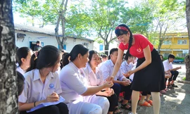 Chia sẻ của 'Cô giáo một chân' với học sinh vùng sâu trước kỳ thi tốt nghiệp THPT