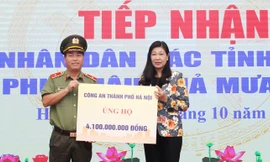 Hà Nội tiếp nhận 22 tỷ đồng ủng hộ đồng bào miền Trung