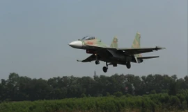 Trên đài chỉ huy bay