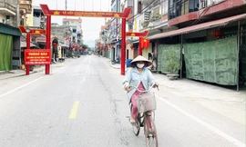 Chùa Hương vắng vẻ đìu hiu trong mùa dịch COVID-19