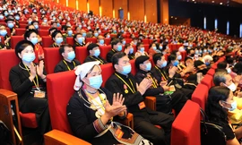 Di dời hộ dân tộc thiểu số đến vùng an toàn tránh lũ quét