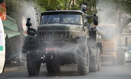 Dùng xe chuyên dụng phun khử khuẩn nội đô Hải Phòng