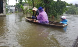 Mưa lớn kéo dài, nhiều vùng ở Đà Nẵng bị cô lập