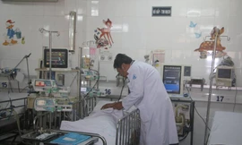 Tin nóng 24h: Nữ sinh nghi ngộ độc trà sữa, nôn ra hạt như nhựa