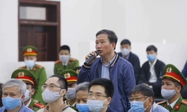 Bị cáo Trịnh Xuân Thanh khai báo trước Hội đồng xét xử. Ảnh: TTXVN.