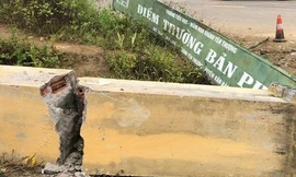 Trụ cổng được xây dựng không có cốt thép.