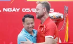 HLV Vũ Hồng Việt đối đầu HLV Mano Polking: Hai chiến lược gia hàng đầu, một cuộc đấu trí đỉnh cao