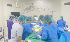 Tìm lại nụ cười sau hơn 40 năm bị liệt mặt