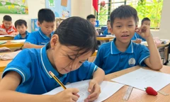 Miễn học phí nhưng trường ‘đẻ’ nhiều khoản thu tiền triệu mỗi tháng