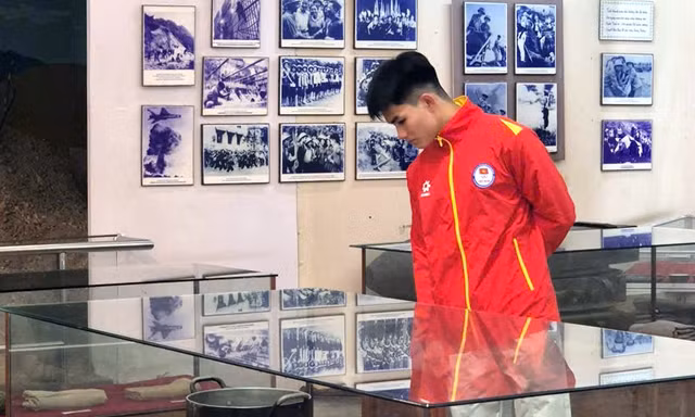 Vận động viên đội tuyển quốc gia thăm địa chỉ đỏ, hun đúc khát vọng cống hiến