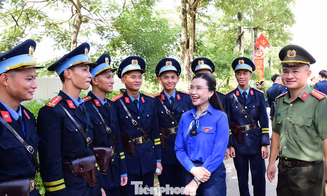Bí thư T.Ư Đoàn thăm, động viên khối thanh niên tham gia diễu binh, diễu hành 2/9
