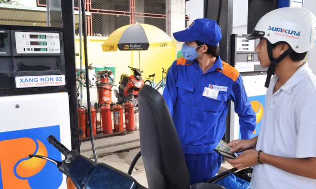 Bãi bỏ lộ trình cũ, Việt Nam bắt buộc dùng xăng E10 từ 1/6/2026