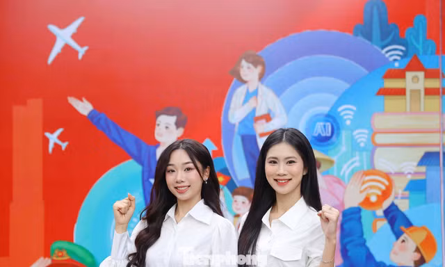 Nghệ sĩ trẻ, người đẹp Việt Nam lan tỏa thông điệp 'Tuổi trẻ Việt Nam tự hào, vững tin theo Đảng'