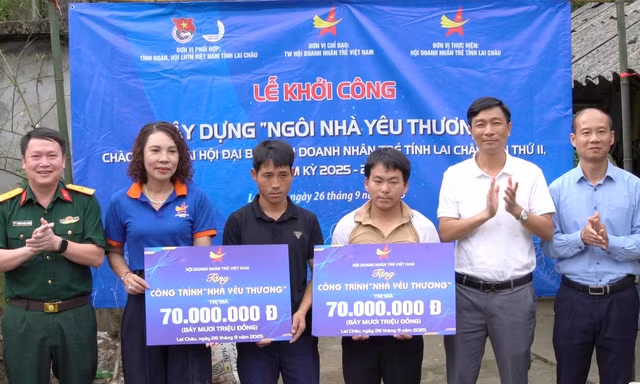 Ngôi nhà yêu thương, điện năng lượng mặt trời tiếp sức người dân vùng cao