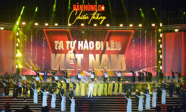 Hoành tráng chương trình chính luận nghệ thuật 'Bản hùng ca chiến thắng'