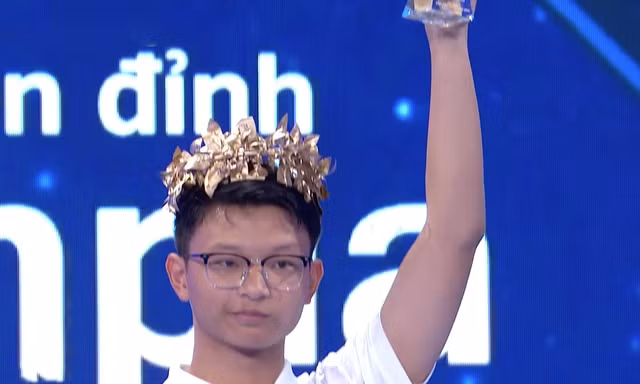 Nam sinh Hà Tĩnh giành vòng nguyệt quế Đường lên đỉnh Olympia với điểm số hơn 300