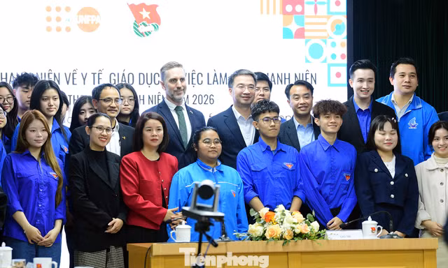 Cảnh báo cha mẹ trẻ nuôi con theo 'bác sĩ Google'