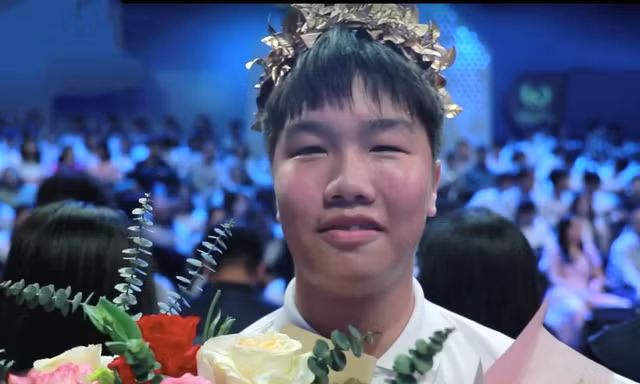 Nam sinh Phú Thọ ngược dòng giành vòng nguyệt quế, lọt vào trận quý Đường lên đỉnh Olympia