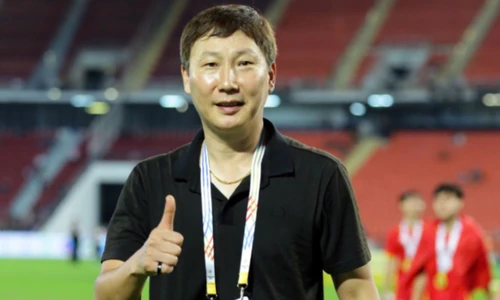 Xứ chùa vàng ngả mũ trước HLV Kim Sang-sik, hô hào bóng đá Thái 'đập đi làm lại' 