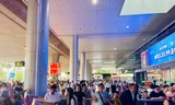 Dòng người nghỉ Tết bắt đầu đổ về sân bay Tân Sơn Nhất