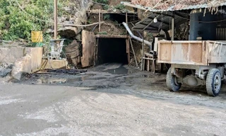 Một hầm mỏ của công ty Toàn Kim Sơn tại xã Mù Cang Chải, Lào Cai