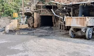 Một hầm mỏ của công ty Toàn Kim Sơn tại xã Mù Cang Chải, Lào Cai