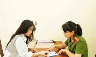 Nữ cử nhân Luật viết đơn tình nguyện khoác áo lính