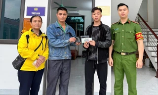 Nhặt được tiền và ví, hai học sinh Tuyên Quang có hành động đẹp