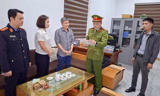 Cơ quan Cảnh sát điều tra Công an tỉnh Lào Cai thi hành lệnh bắt bị can để tạm giam đối với Phạm Hồng Thắng