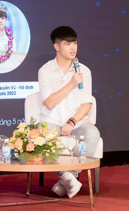 Nguyên Vũ khuyên các sĩ tử bình tĩnh, tự tin đạt kết quả cao. (Ảnh: NVCC) Nguyên Vũ khuyên các sĩ tử bình tĩnh, tự tin đạt kết quả cao. (Ảnh: NVCC)